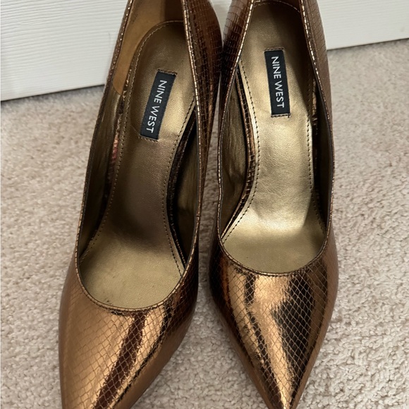 Nine West sz 8.5M Metallic Bronze Heels - Picture 6 of 6